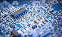 中俄举行战略安全磋商；普京与美国特使举行会晤；英特尔涨超8%，比特币涨破9万美元；挑战英伟达、谷歌，亚马逊推出最新AI芯片丨每经早参